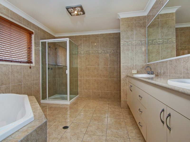 24 Melnik Drive, Loganlea QLD 4131
