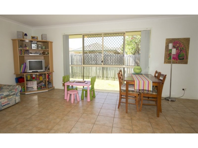 6 Library Ct, Meadowbrook QLD 4131