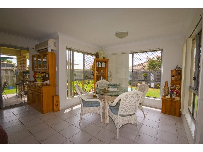 8 Paul Drive, Regents Park QLD 4118