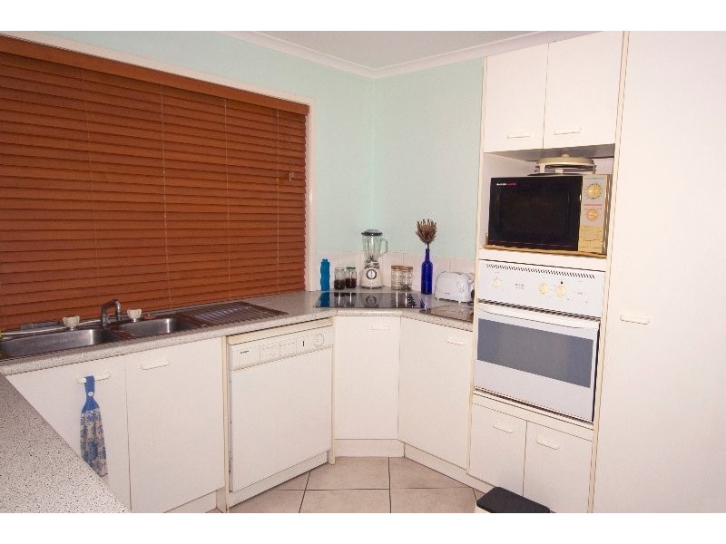 65 Regency Drive, Regents Park QLD 4118