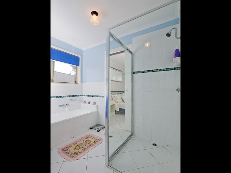 3 Leigh Place, Edens Landing QLD 4207