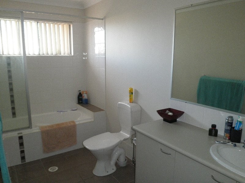 6 University Drive, Meadowbrook QLD 4131
