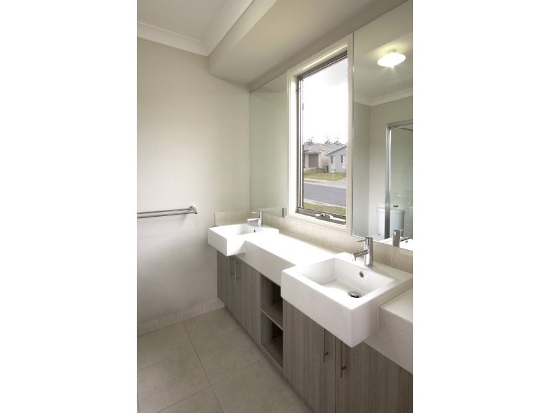 26 Grand Tce, Waterford QLD 4133