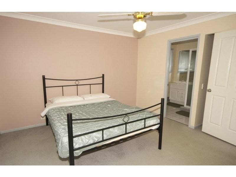 87 Redgum Drive, Regents Park QLD 4118