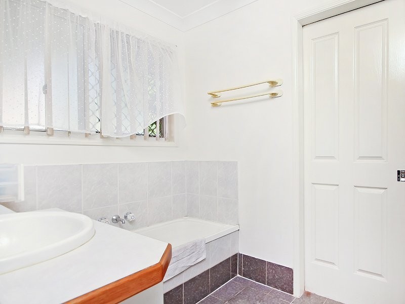 6 Riseborough Cst, Crestmead QLD 4132