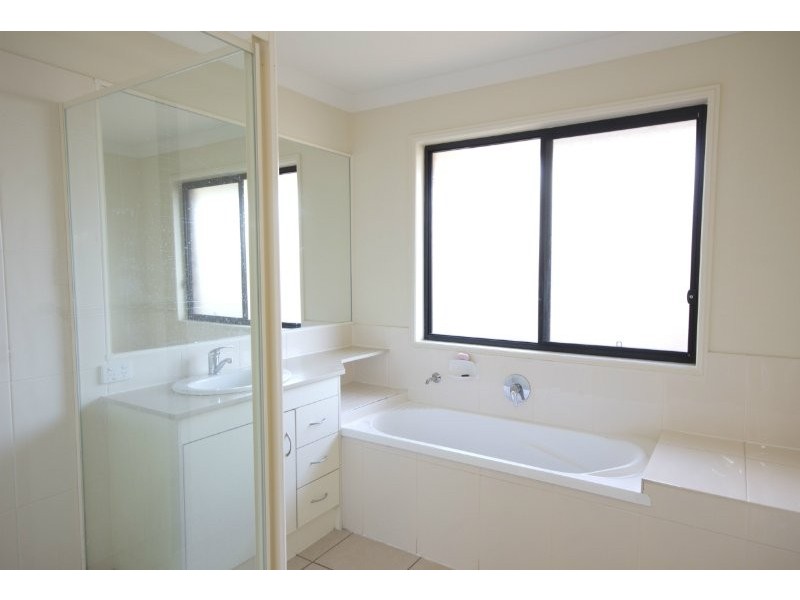 4 Chams St, Marsden QLD 4132