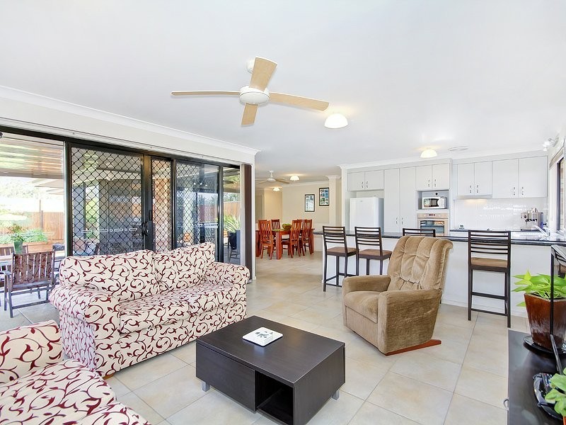 6 Ravensbourne Circuit, Waterford QLD 4133