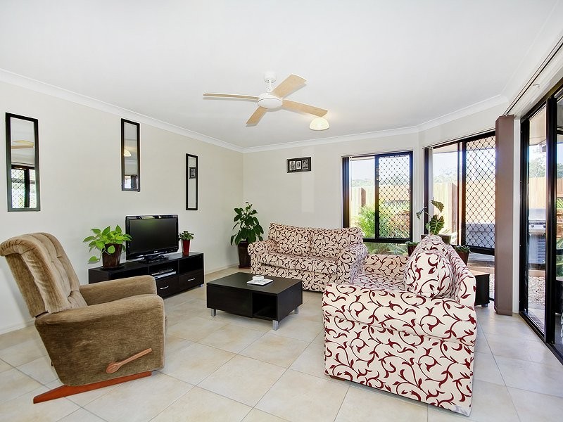 6 Ravensbourne Circuit, Waterford QLD 4133