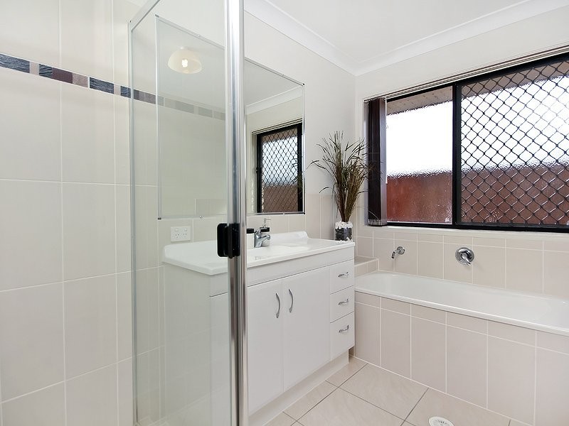 6 Ravensbourne Circuit, Waterford QLD 4133