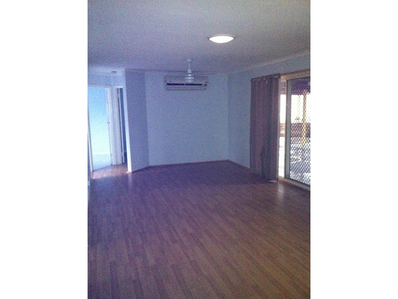 8 Bix Court, Crestmead QLD 4132