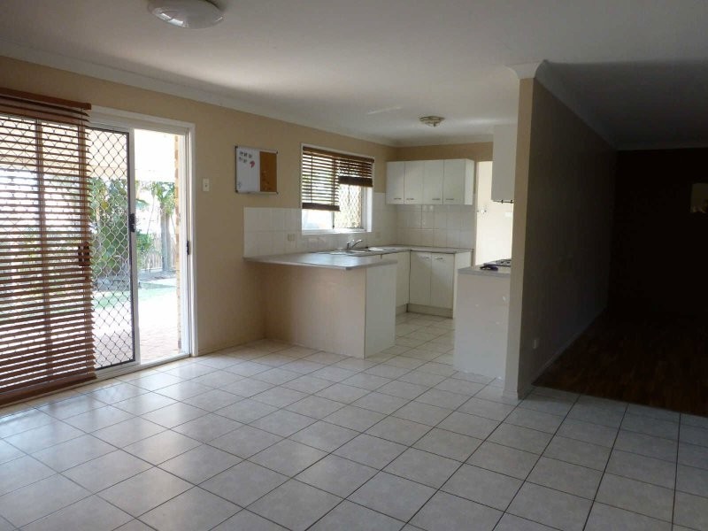 71 Bushland Dr, Regents Park QLD 4118