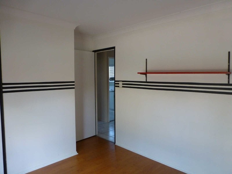 71 Bushland Dr, Regents Park QLD 4118