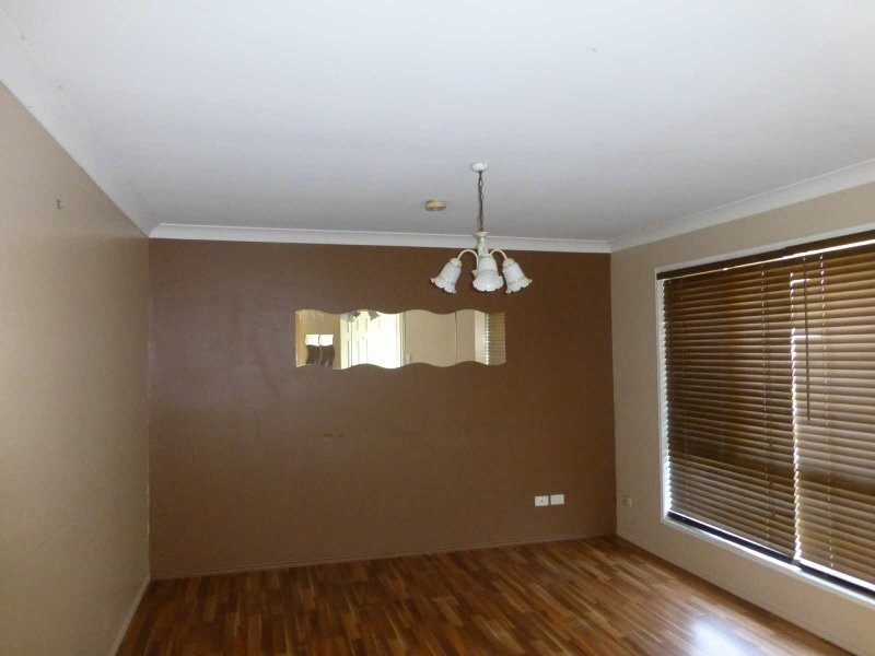 71 Bushland Dr, Regents Park QLD 4118