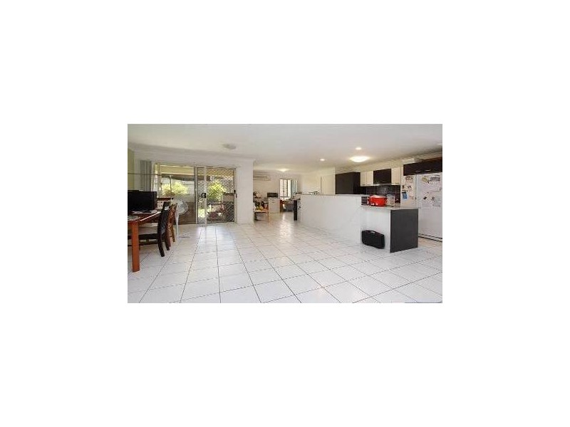 10 Sunrise Crescent, Regents Park QLD 4118