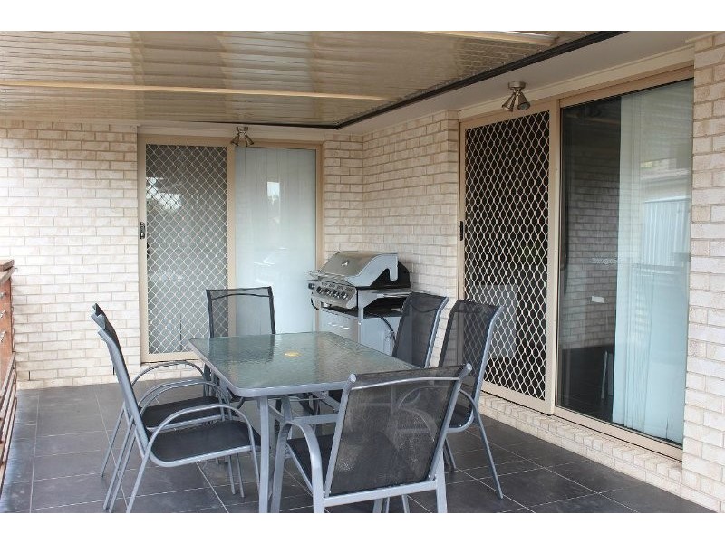 8 Serenity Court, Crestmead QLD 4132