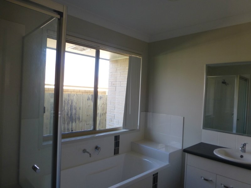 4 Oasis Court, Marsden QLD 4132