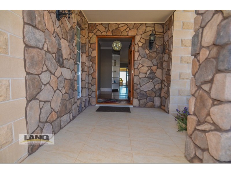 22 Paradise Drive, Tamborine Mountain QLD 4272