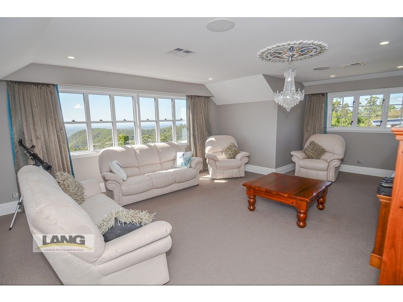 22 Paradise Drive, Tamborine Mountain QLD 4272