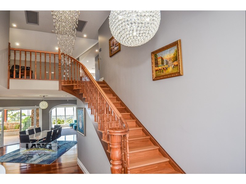 22 Paradise Drive, Tamborine Mountain QLD 4272