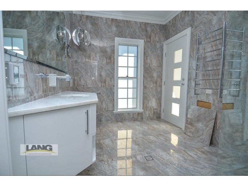 22 Paradise Drive, Tamborine Mountain QLD 4272