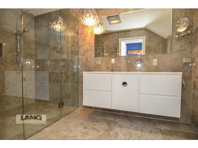 22 Paradise Drive, Tamborine Mountain QLD 4272