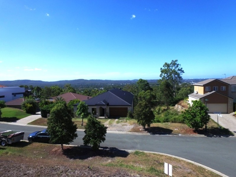 38 Tara Vista Boulevard, Highland Park QLD 4211