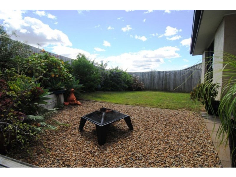 12 Outlook Drive, Waterford QLD 4133