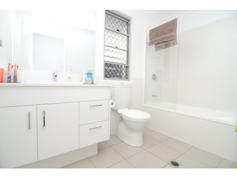 4/111 McAuley Parade, Pacific Pines QLD 4211