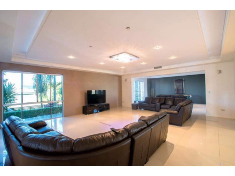 9 Zenith Crescent, Pacific Pines QLD 4211