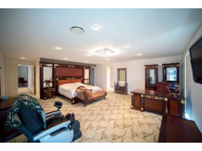 9 Zenith Crescent, Pacific Pines QLD 4211