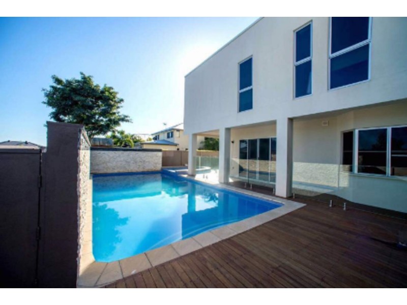 9 Zenith Crescent, Pacific Pines QLD 4211