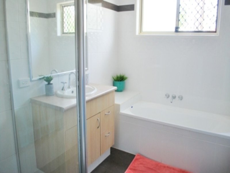 2/16 Redstart Street, Upper Coomera QLD 4209