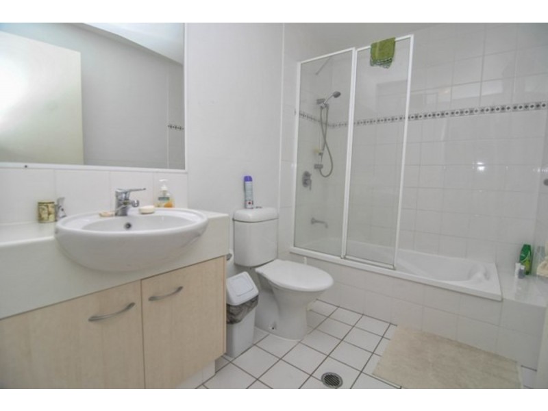 24 Phoenix Palms Drive, Hope Island QLD 4212