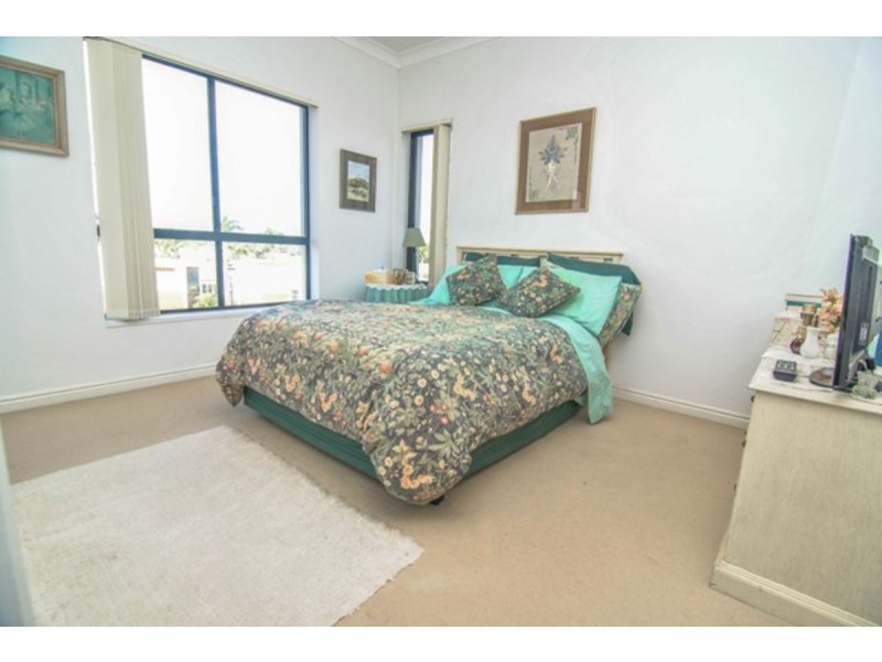24 Phoenix Palms Drive, Hope Island QLD 4212