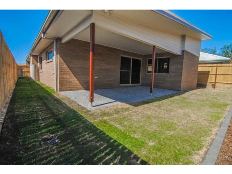 10 Hazel Street, Pimpama QLD 4209