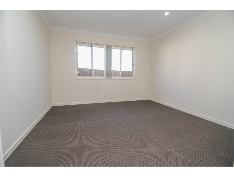 24 Hazel Street, Pimpama QLD 4209