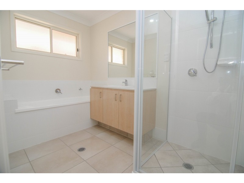 24 Hazel Street, Pimpama QLD 4209