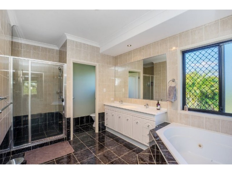 18 Racecourse Place, Tamborine QLD 4270