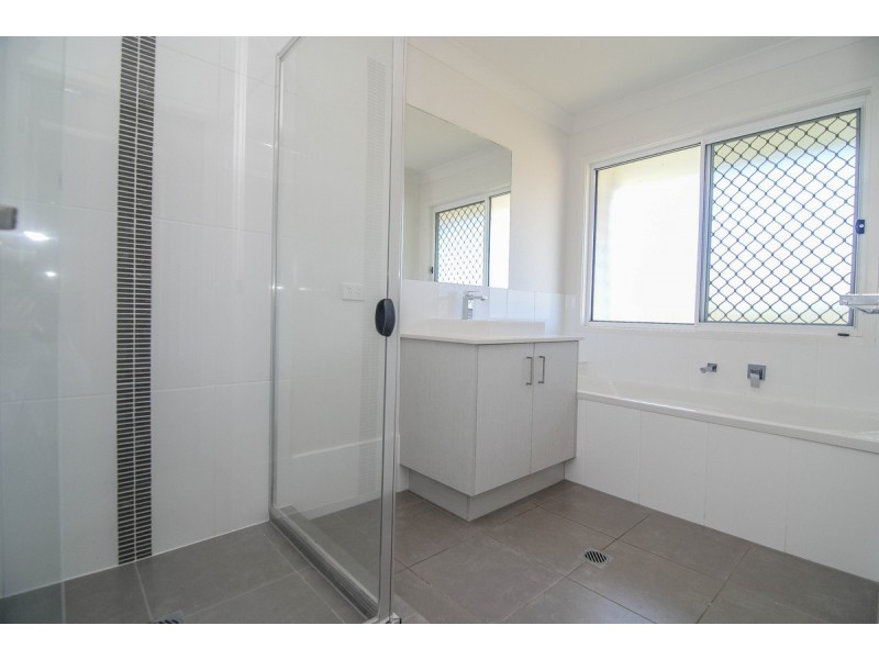 5 Carisbrooke Cove, Maudsland QLD 4210