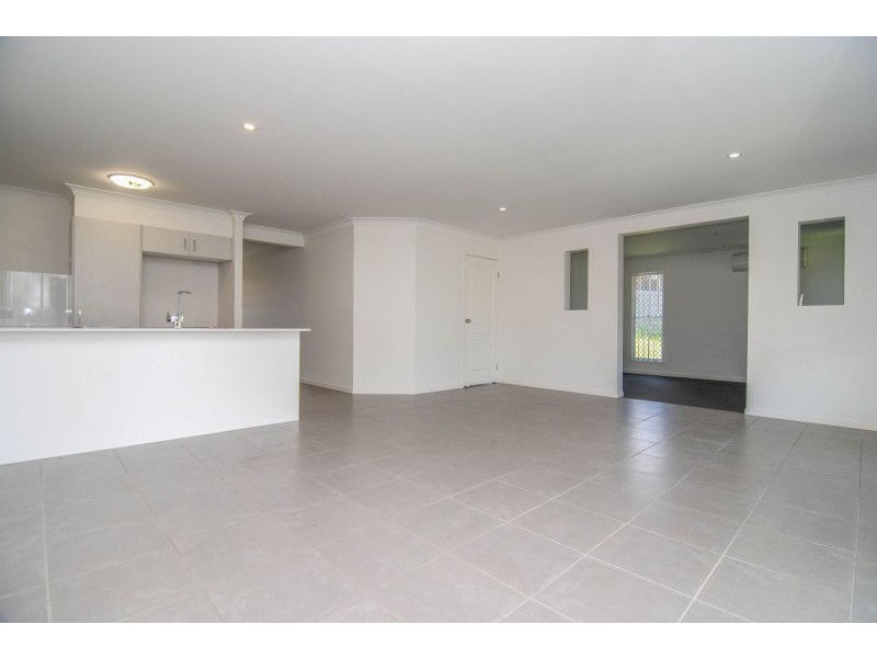 5 Carisbrooke Cove, Maudsland QLD 4210