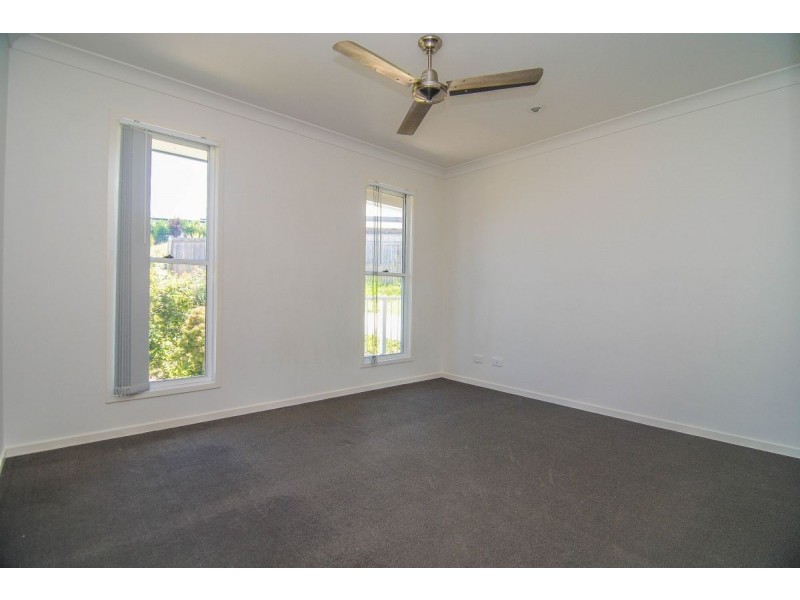 5 Carisbrooke Cove, Maudsland QLD 4210