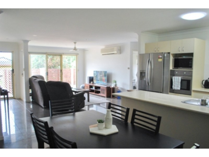 2/16 Redstart Street, Upper Coomera QLD 4209