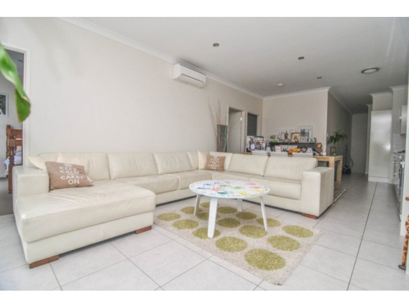 2/2 Banksia Road, Coomera QLD 4209