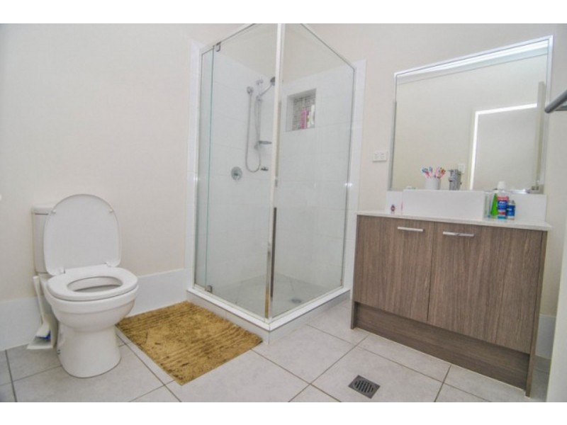 2/2 Banksia Road, Coomera QLD 4209