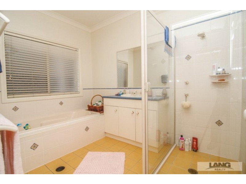 9 Howard Hughes Court, Maudsland QLD 4210