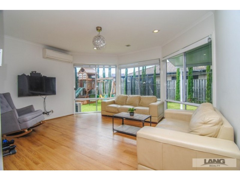 8 Jet Street, Upper Coomera QLD 4209