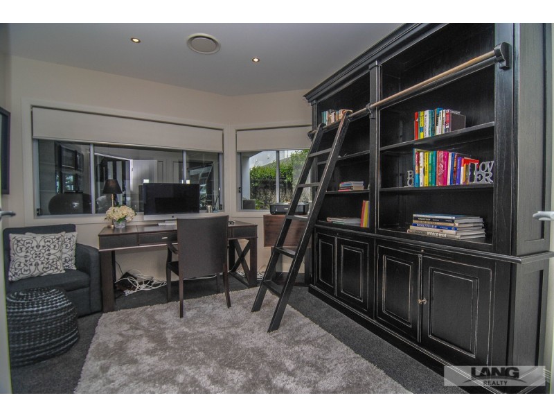 10 Onshore Place, Helensvale QLD 4212