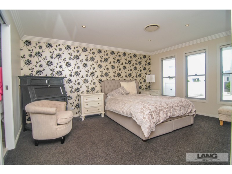 10 Onshore Place, Helensvale QLD 4212