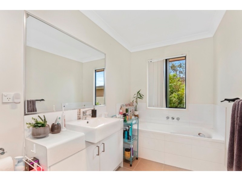 1/2 Kelly Avenue, Coomera QLD 4209