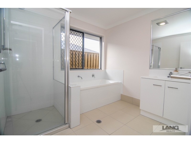 9 Lysaght Drive, Pimpama QLD 4209